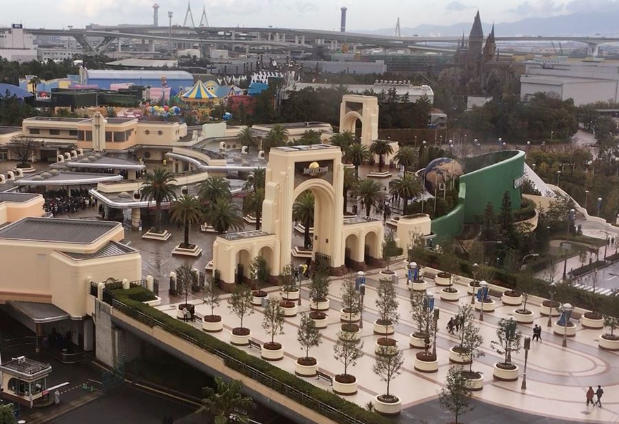 ホテルの窓から見たUSJ